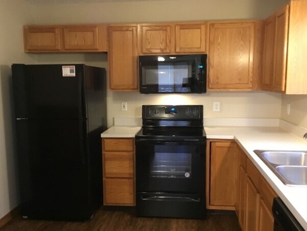 555 Allis Pl E in Reynoldsburg, OH - Foto de edificio - Building Photo