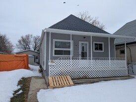 1421 Ross Ave W in Winnipeg, MB - Building Photo
