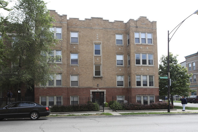 1901 N Kimball Ave in Chicago, IL - Building Photo - Building Photo