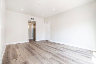 300 E Providencia Ave in Burbank, CA - Building Photo - Building Photo