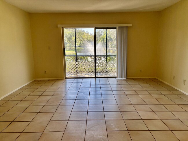 2717 S Oakland Forest Dr, Unit 104 in Oakland Park, FL - Foto de edificio - Building Photo