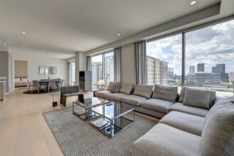 2047 Westcreek Ln in Houston, TX - Building Photo - Building Photo