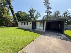 1442 Clinton Dr in Denham Springs, LA - Building Photo