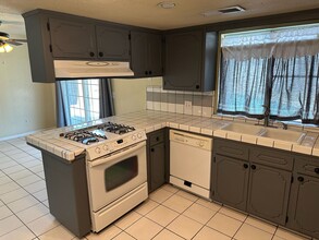 1364 E Carmelo Ave in Tulare, CA - Building Photo - Building Photo