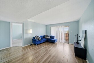 8523 Hearth Dr in Houston, TX - Foto de edificio - Building Photo