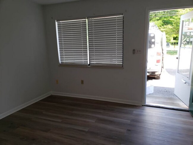 280 W Main St in Dandridge, TN - Building Photo - Building Photo