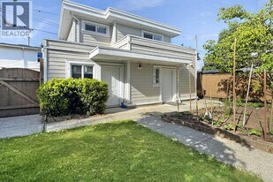2767 E 54th Ave in Vancouver, BC - Building Photo