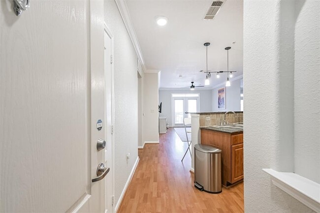 1711 Old Spanish Trl in Houston, TX - Building Photo - Building Photo
