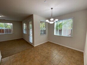 8461 Crystal Walk Cir in Elk Grove, CA - Building Photo - Building Photo