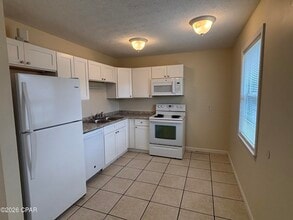 1102 Frankford Ave in Panama City, FL - Foto de edificio - Building Photo