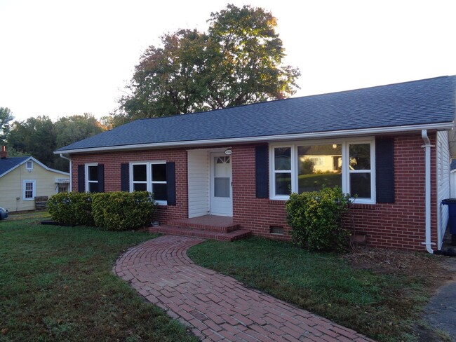 4314 Stokesdale Ave in Winston-Salem, NC - Building Photo - Building Photo