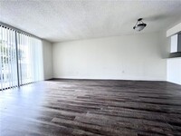 18335 NW 68th Ave, Unit 750-203 in Hialeah, FL - Building Photo - Building Photo