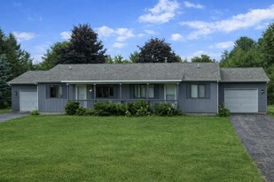 4215 Manhattan E, Unit 4215 in Traverse City, MI - Building Photo