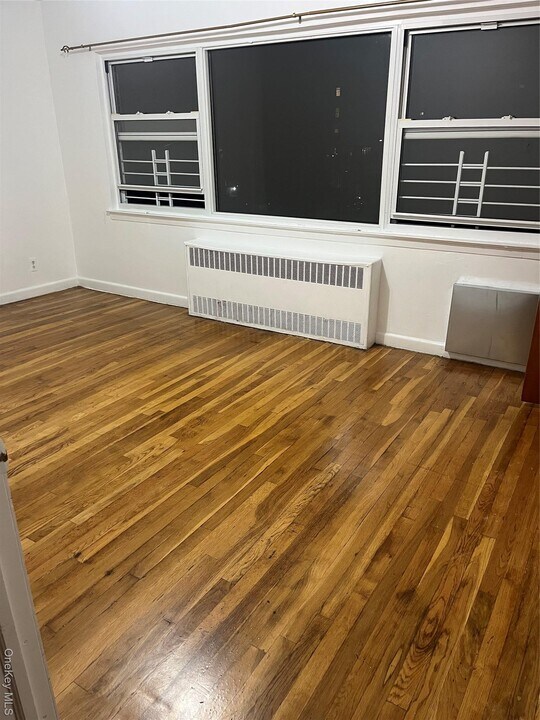 85-39 75th St in Queens, NY - Building Photo