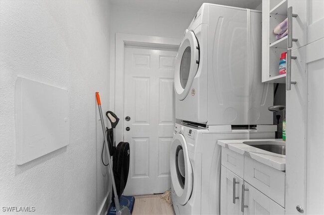 1121 27th St SW in Naples, FL - Building Photo - Building Photo