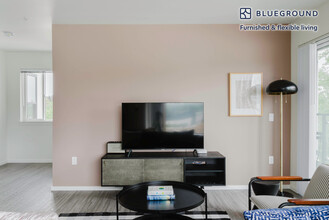 4609 Union Bay Pl NE in Seattle, WA - Building Photo - Building Photo
