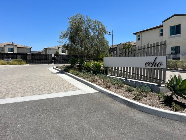 54 Harmony Dr in South El Monte, CA - Foto de edificio - Building Photo