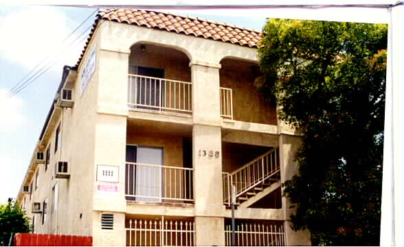 1383 W 36th St in Los Angeles, CA - Building Photo