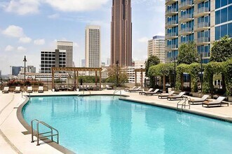 400 W Peachtree St NW, Unit 2514 in Atlanta, GA - Building Photo - Building Photo