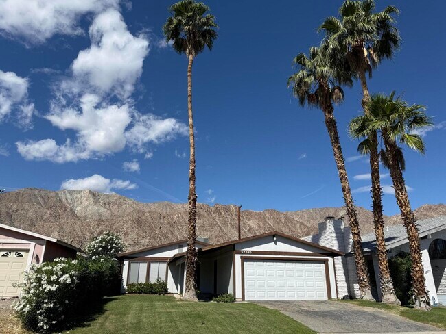 52395 Avenida Carranza in La Quinta, CA - Building Photo - Building Photo