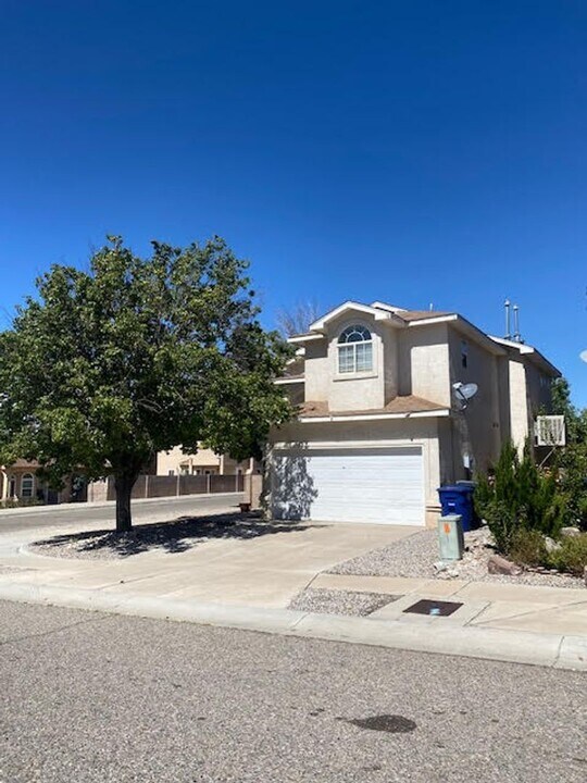 7401 Peregrine Rd NE in Albuquerque, NM - Building Photo