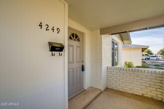4249 W Townley Ave in Phoenix, AZ - Foto de edificio - Building Photo