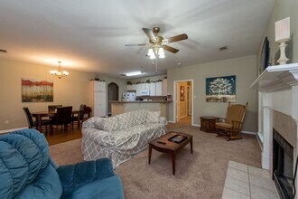 AUGUST PRE-LEASE Open Concept 3/3 - Super close to Campus on the Bus Route in College Station, TX - Building Photo - Building Photo