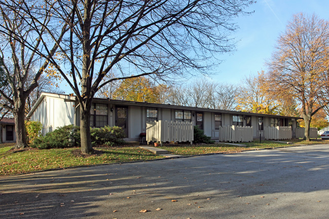 Laurel Court Apartments in Fremont, OH - Building Photo - Building Photo