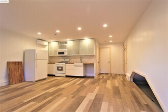 7909 Winthrope St in Oakland, CA - Building Photo - Building Photo