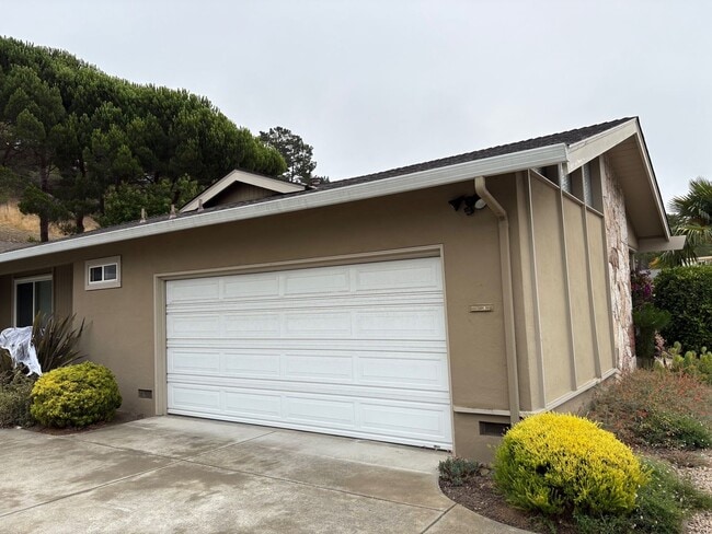 3307 Shasta Dr in San Mateo, CA - Building Photo - Building Photo