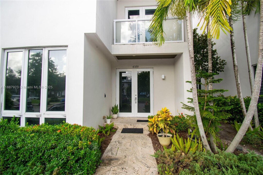 6320 NW 104th Path in Medley, FL - Building Photo