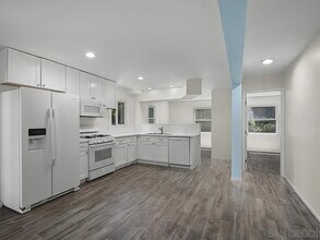 1821 Cypress Ave in San Diego, CA - Foto de edificio - Building Photo