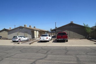 BRING ALL OFfERS - SELLER MOTIVATED in Casa Grande, AZ - Building Photo - Building Photo