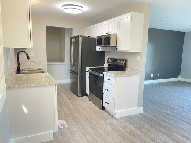 2240 E Summit Dr in Missoula, MT - Building Photo - Building Photo