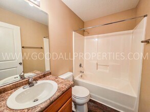 324 NE Sandalwood in Waukee, IA - Building Photo - Building Photo