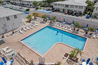 2221 NE 68th St in Fort Lauderdale, FL - Building Photo - Building Photo