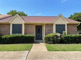 27 E Mountain Creek Ct in Grand Prairie, TX - Building Photo