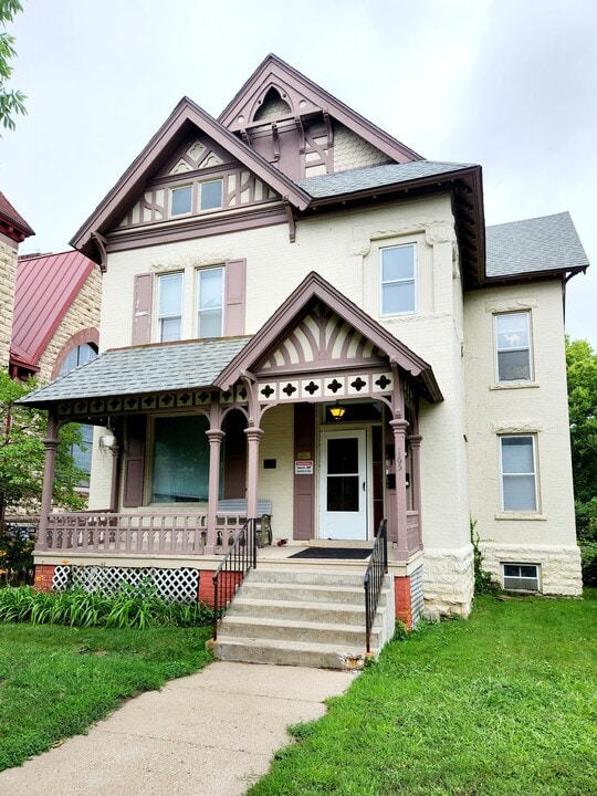 165 W 6th St, Unit 2 in Winona, MN - Foto de edificio