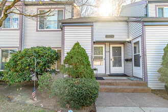 113 Candlewood Dr in South Windsor, CT - Building Photo - Building Photo