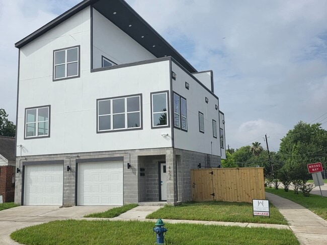 property at 4602 Clay St