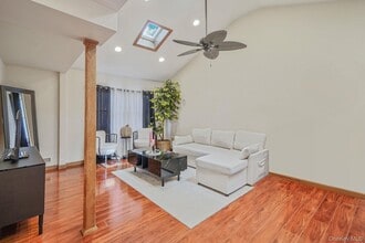 44 Fourth St in Brentwood, NY - Building Photo - Building Photo