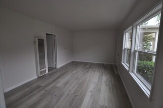 414 N Glenwood Pl in Burbank, CA - Building Photo - Building Photo