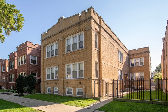 property at 5731 N Washtenaw Ave