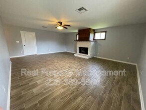 1340 Bellonia Dr in Baton Rouge, LA - Building Photo - Building Photo