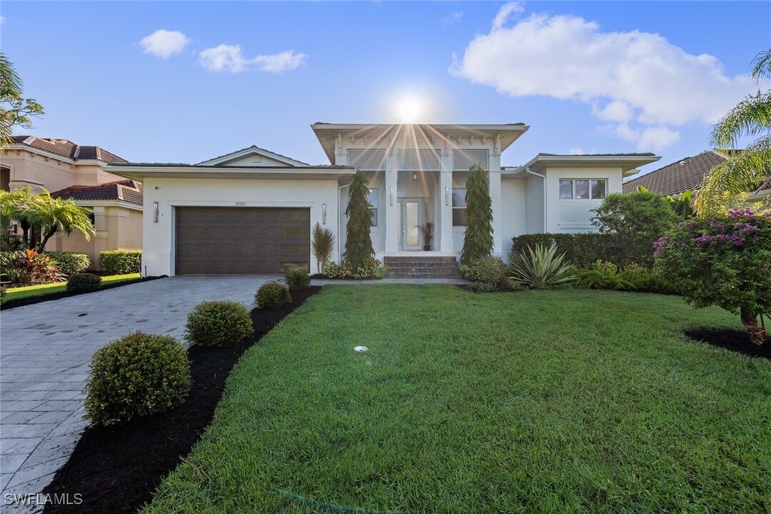 27085 Serrano Way in Bonita Springs, FL - Foto de edificio