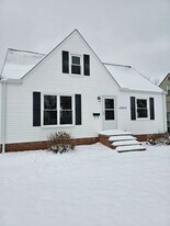 11017 Woodview Blvd in Parma Heights, OH - Building Photo