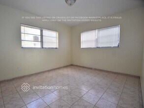 510 NE 172nd St in North Miami Beach, FL - Foto de edificio - Building Photo