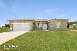 650 Hudson Valley Dr in Poinciana, FL - Building Photo