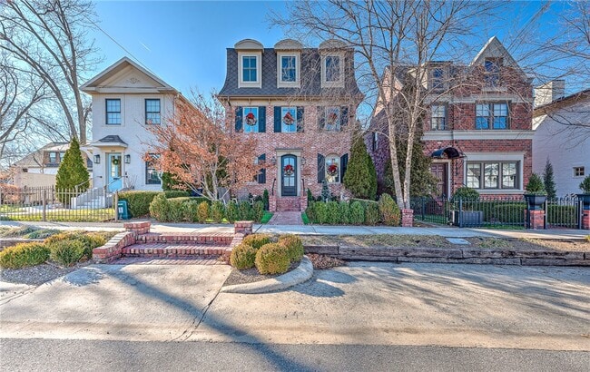 property at 242 SW D St