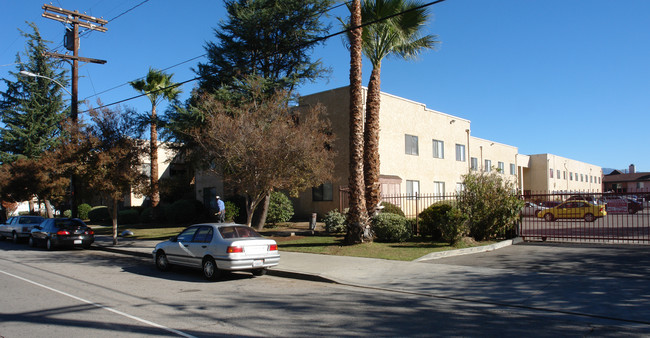 Wakefield Gardens in Los Angeles, CA - Foto de edificio - Building Photo